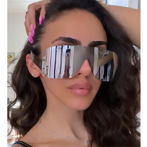 NEW Gucci GG1637S Silver Mirror Mask Shield Sunglasses - Picture 1 of 8